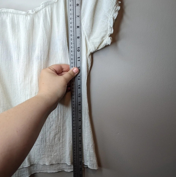 Fashion  Bug White Textured Embroidered Blue Floral Neckline Women Medium - Picture 6 of 7